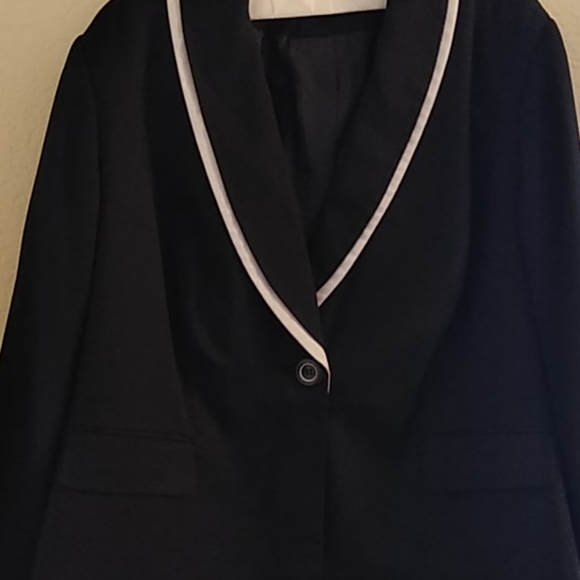 Pantsuit - Picture 2 of 3